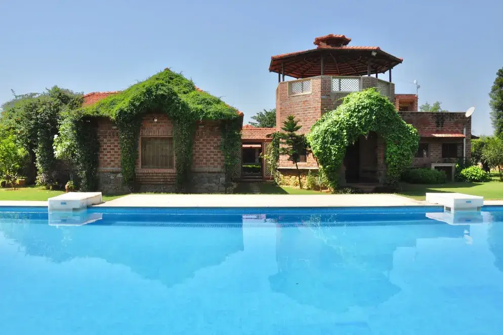 Farmhouse in Gurgaon for a Pool Party